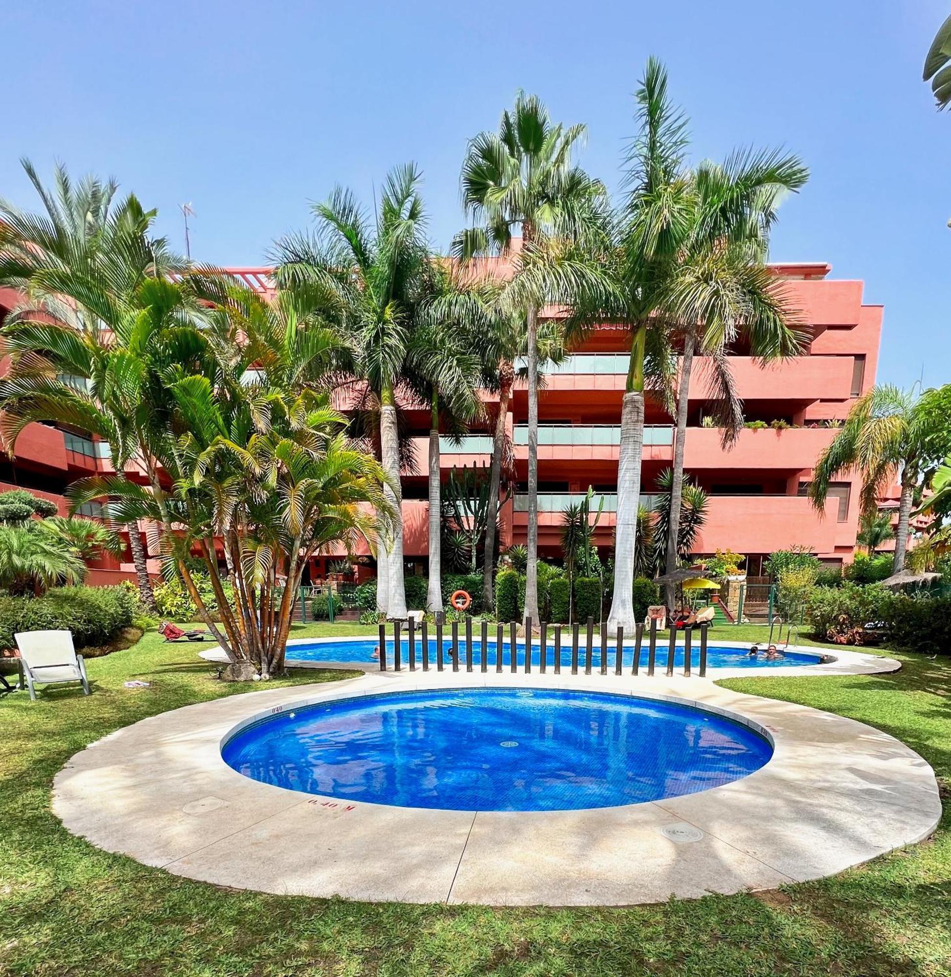 Buenti Apartments Estepona Exterior foto